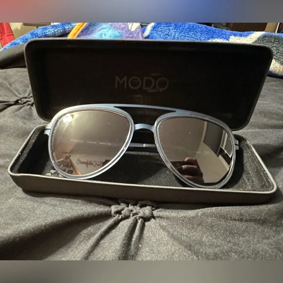 Modo Titanium Polarized Sunglasses 452 54-18-140